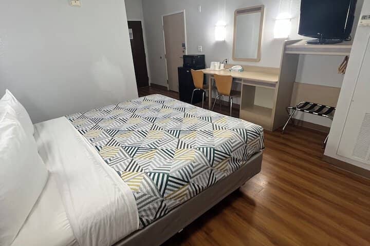 Room 17 of 35
