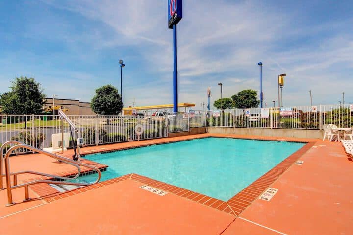 Pool 24 of 35
