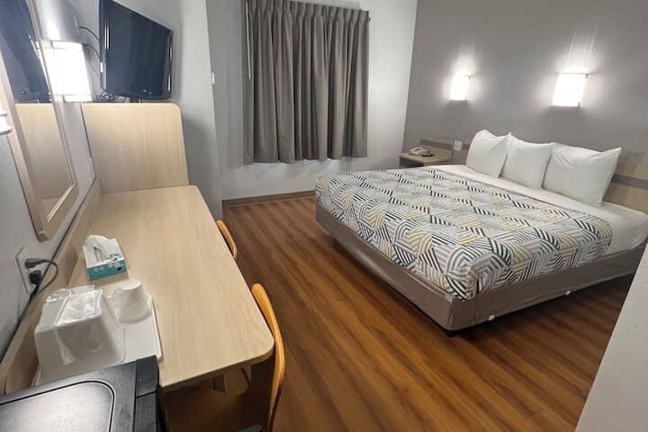 Room 10 of 35