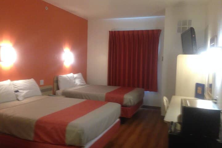 Room 8 of 35
