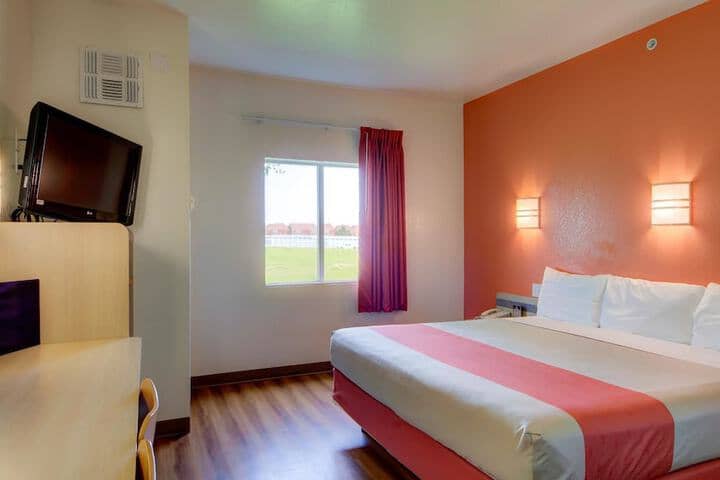 Room 13 of 35